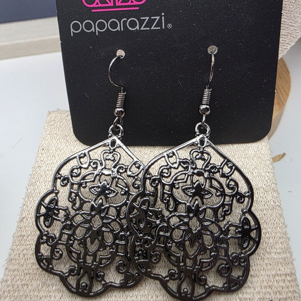 Paparazzi Black Filigree Earrings (304)